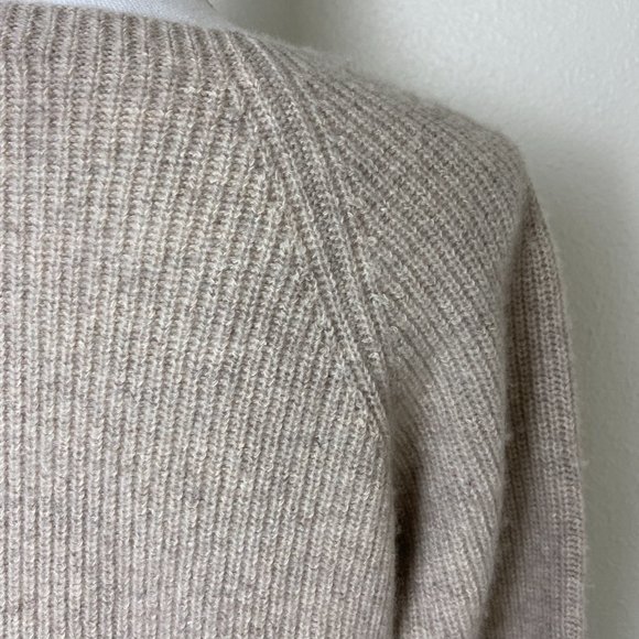 Vince Cashmere  Silk Scoop Neck Sweater Beige Classic Sz XS - S - Picture 3 of 13